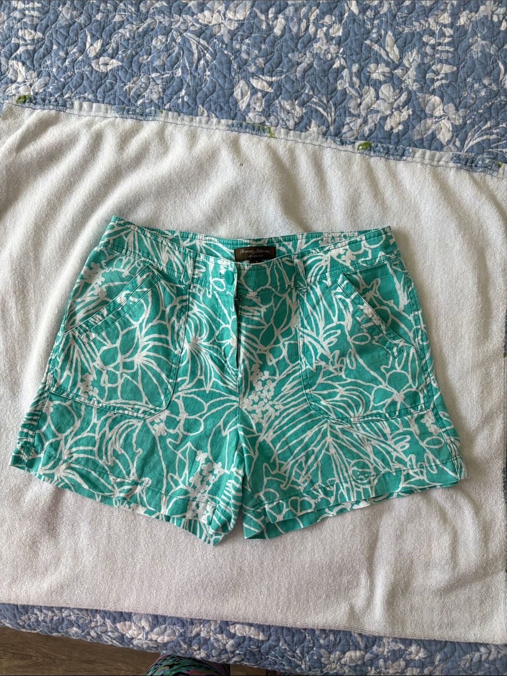 Tommy Bahama Turquoise White Floral-Print Shorts